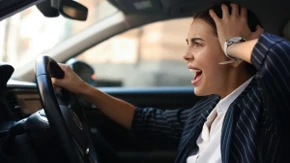 Ova 2 znaka horoskopa kidaju živce u saobraćaju: Ne podnose kolone i spore vozače