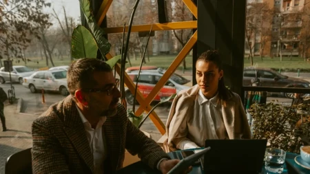 Deda izgubio glavu za 23 godine mlađom: Odrekao se familije, a unuk vapi "- živimo pravu dramu"