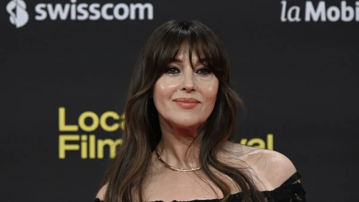 Monika Beluči (61) u haljini koju ni duplo mlađe ne bi nosile bez steznika! Njoj stomačić ispao, ona ne haje