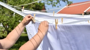Nikada se više neće upetljati niti će sve živo upasti u nju: Kako se pravilno pere posteljina u veš mašini?