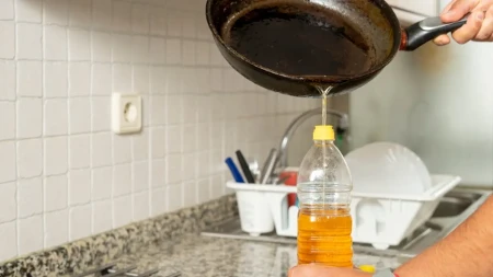 Ne bacajte ni njega ni pare posle samo 1 prženja: Evo koliko puta možete da ga koristite ulje?
