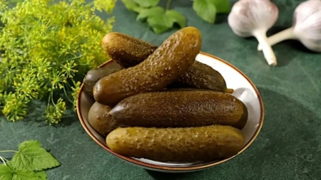 Krastavci gotovi za 3 dana bez kapi sirćeta: Jedan neobičan sastojak im daje neodoljivu hrskavost