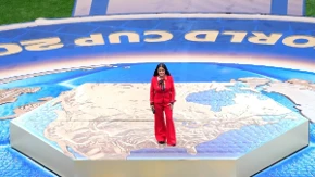 Gola slavi rođendan: Zvezda se skinula u čast jubileja, slikama zapalila planetu!
