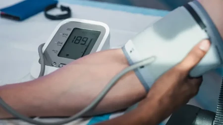 Greške koje nam podižu pritisak: Evo kako da ga pravilno izmerite i na koliko vremena od jela